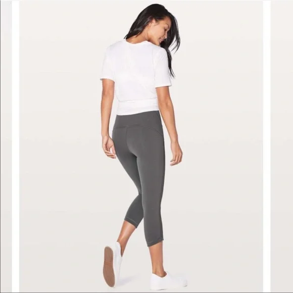 LULULEMON Wunder Under Crop (Hi-Rise) Awaken Full-On Luxtreme 21" size 8 - Picture 2 of 10